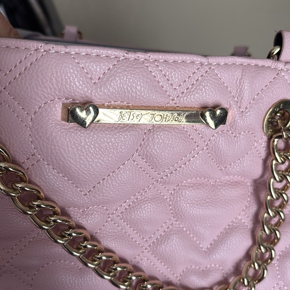 🆑 Betsey Johnson Quilted Puffy Heart Swag Tote. Gray/pink/purple hue Tote Bag - Picture 10 of 17